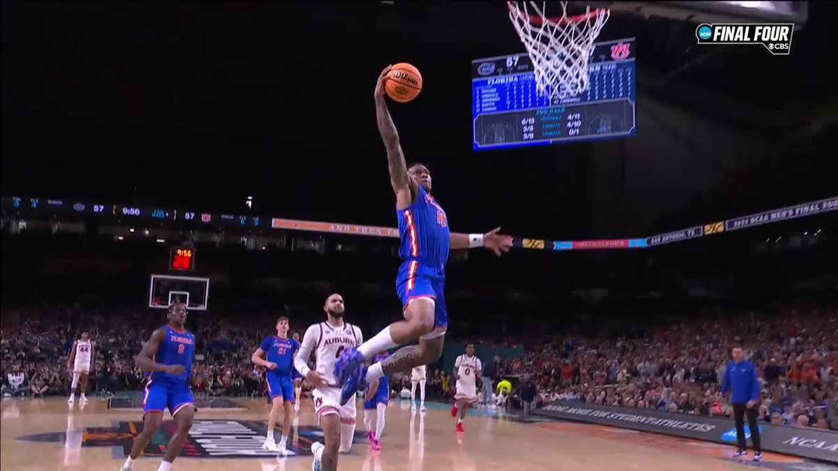 Alijah Martin breakaway DUNK 🗣️ THIS GAME.