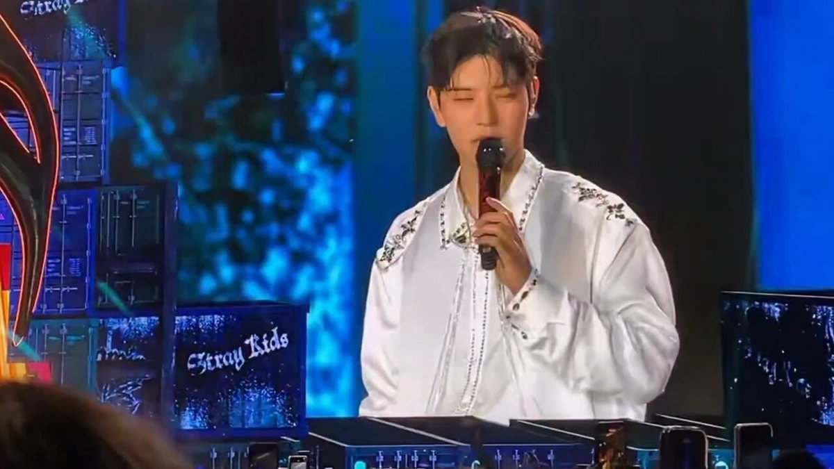 2min singing cinema along with stays 🥹🥹🥹 their voices are so pretty 🥹🥹🥹🥹🥹