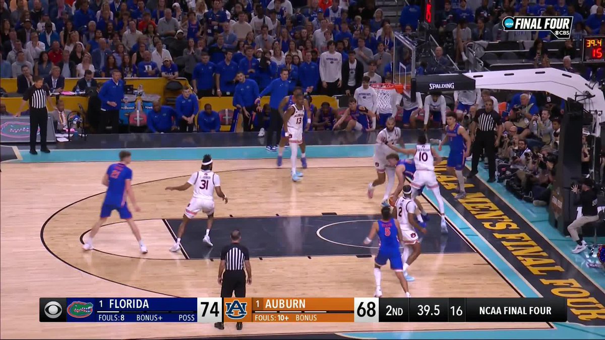 THOMAS HAUGH THROWS IT UP AND IN 🤯 THE GATORS CAN FEEL IT! #MarchMadness Florida Gators Men’s Basketball