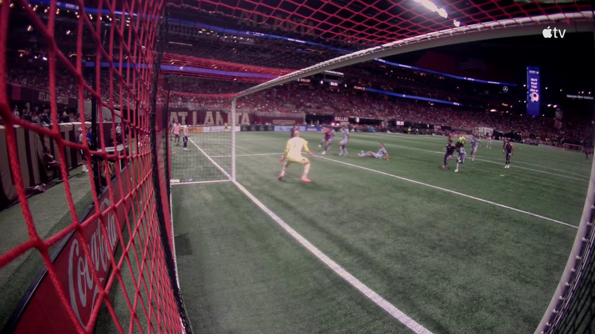 Petar Musa hammers home his third goal of the season!