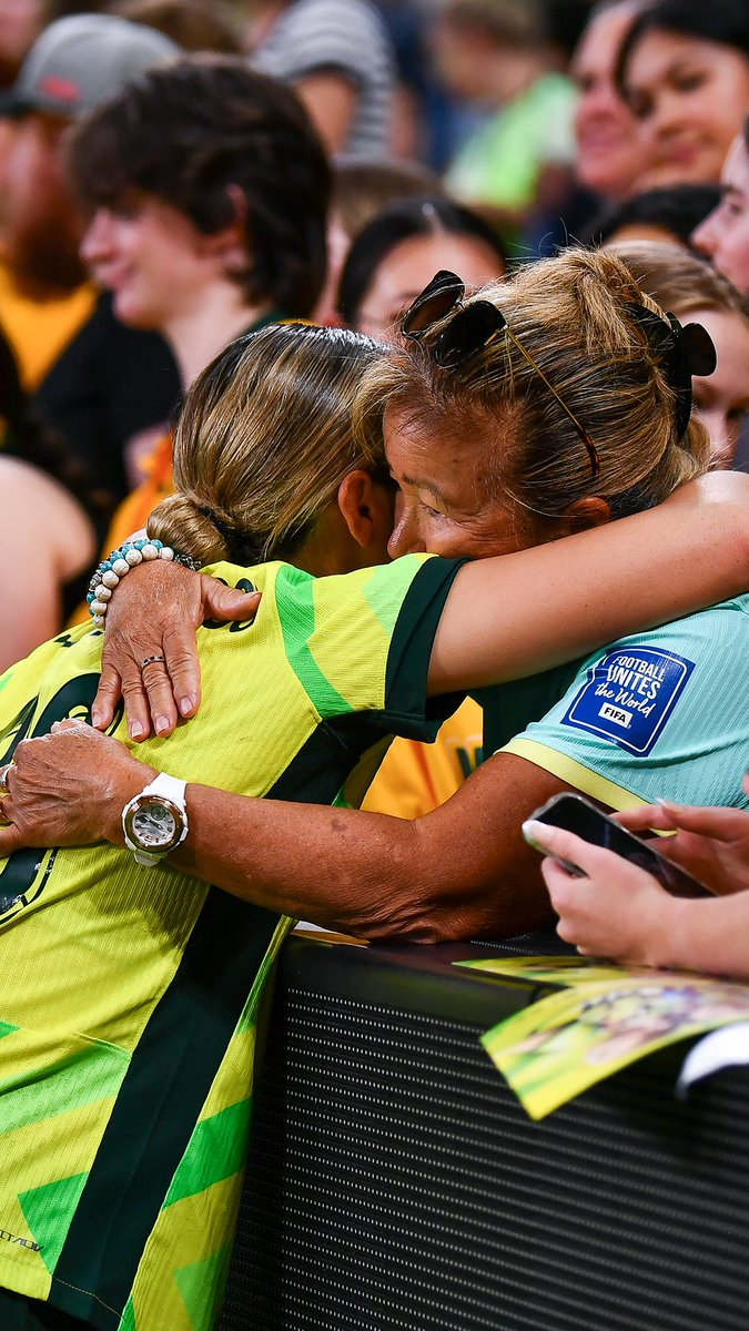 A special gift for KCC's Nan! 🎁👕 #Matildas #AUSvKOR