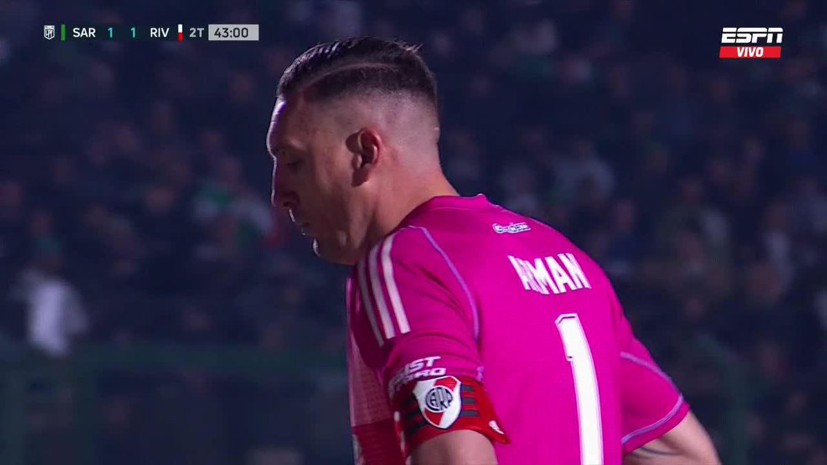 Es increíble que gastamos millones para no jugar a nada y para que la figura contra SARMIENTO sea el arquero La pelota que saca Armani es una locura, si River no perdió fue por él