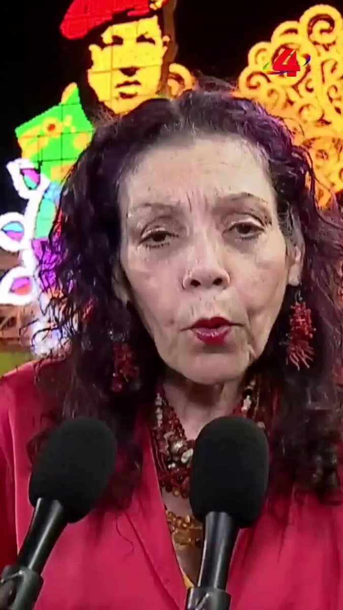¡Dios mío! A Rosario Murillo la esposa del dictador Daniel Ortega de Nicaragua, le falta el juego de sala completo 🤣😂🤣😂