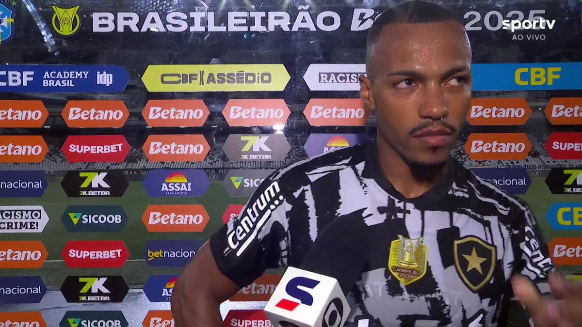 Marlon Freitas visivelmente emocionado. A volta por cima desse cara merece um livro. Foda.