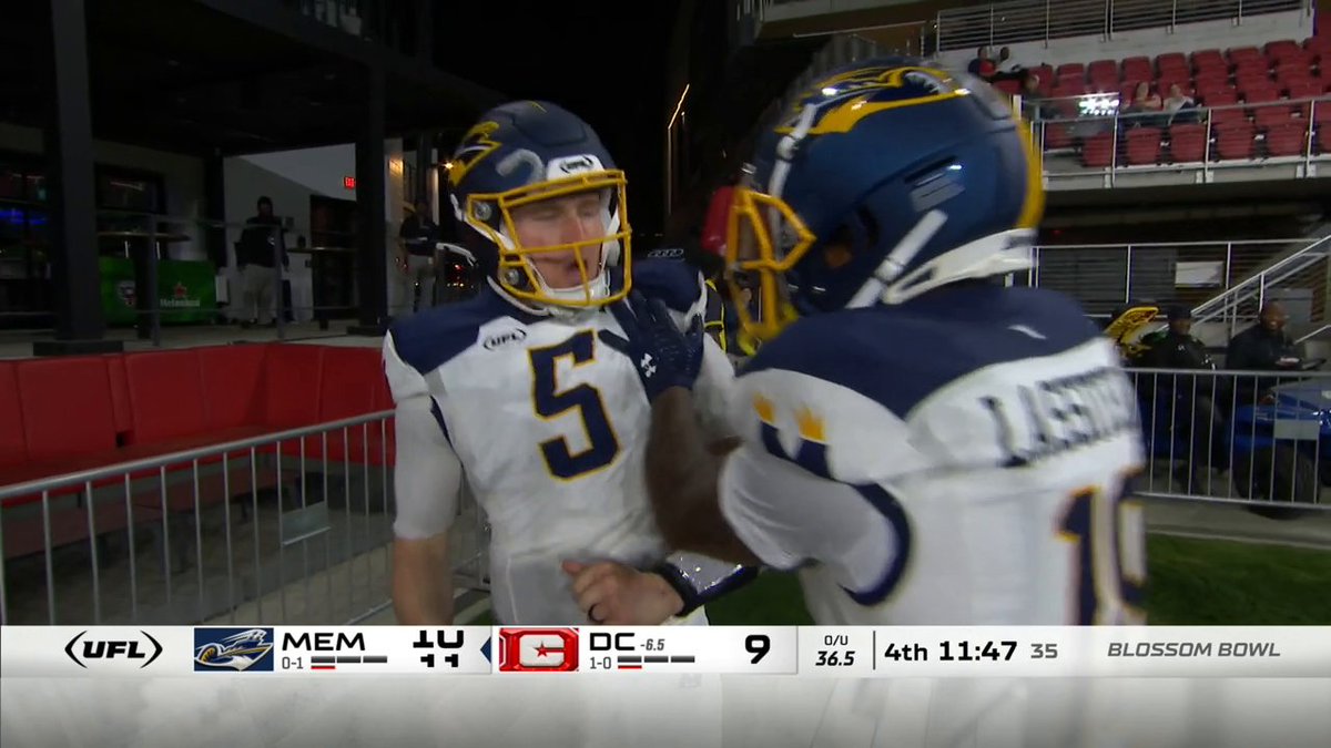 QB1 GOT WHEELS‼️ E.J. Perry scores the first touchdown of the night 💪 📺 ABC