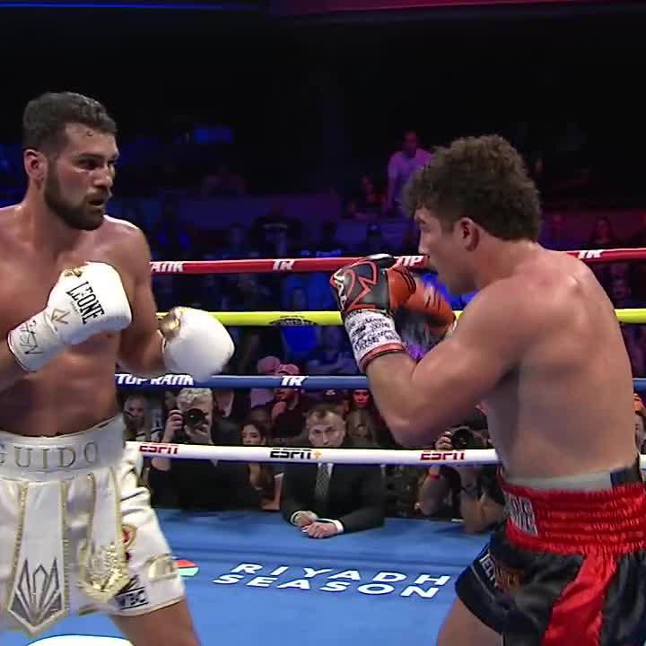 If you're not watching... GET TO ESPN+ 📺 We have a heavyweight banger brewing.
