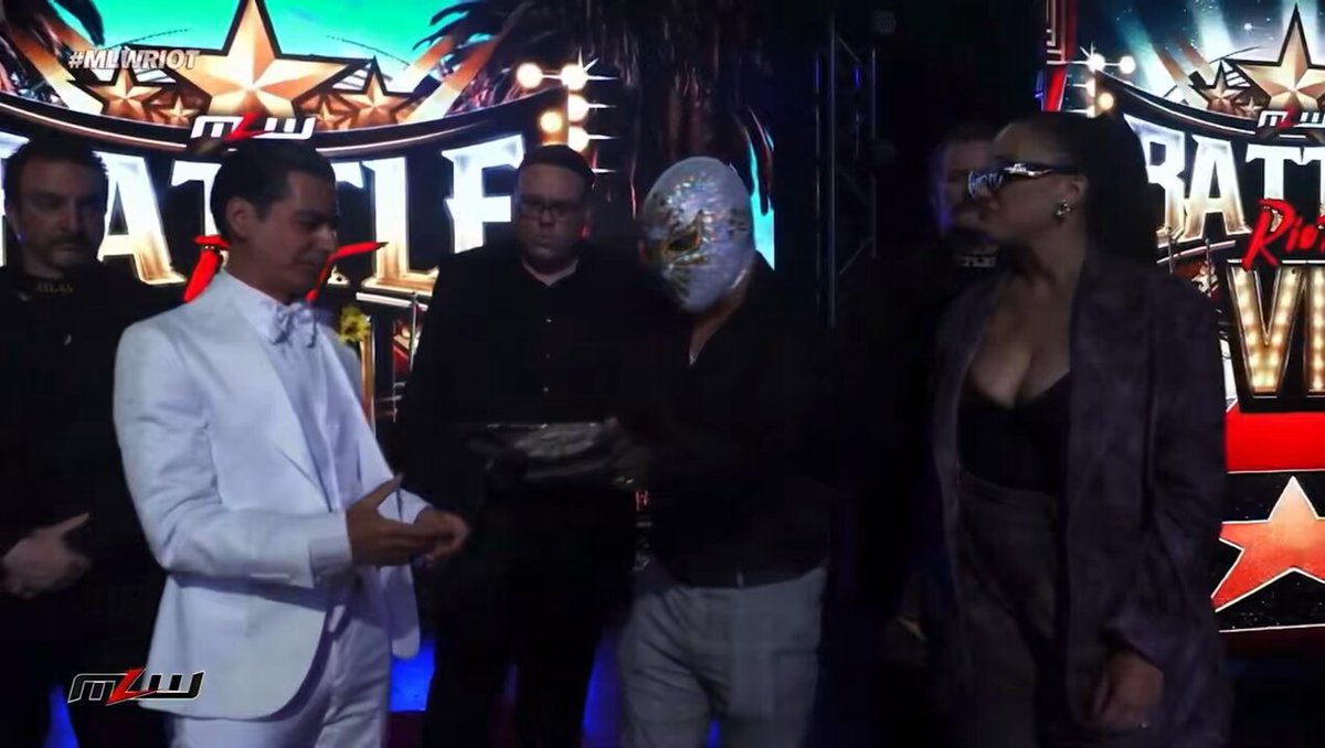DID THAT JUST HAPPEN?!? 🤯 CARISTICO MISTICO MX Oficial vacates his MLW Middleweight title due to injury, before 🐲CONCRETE DRAGON🐲 /ł₭ɄⱤØ ₭₩Ø₦💀 mists Cesar Duran and steals the championship! #MLWRiot ▶️