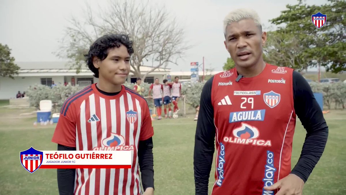 JUNIOR ES FAMILIA. Teo Gutiérrez y su hijo, Cristiano, compartieron un entrenamiento juntos en el Tiburón... ¡El "perfume del gol"! 😎 📹 Junior FC