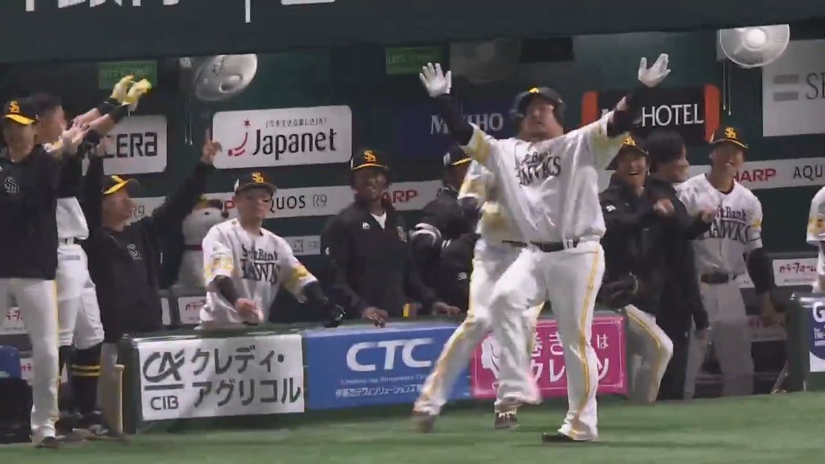 主砲がついに目覚めた‼️✨ 福岡ソフトバンク #山川穂高 選手の今季第1号2ランホームランで先制‼️ #sbhawks 👇ライブ配信はこちら