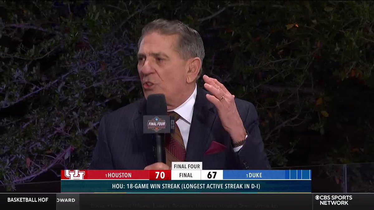 "They make people play the way they want to play." -- Steve Lappas "Phi Slama Jama used to dunk on your head. This team gets in your head." -- Chris Walker on Houston Men's Hoops 🏀 🐾