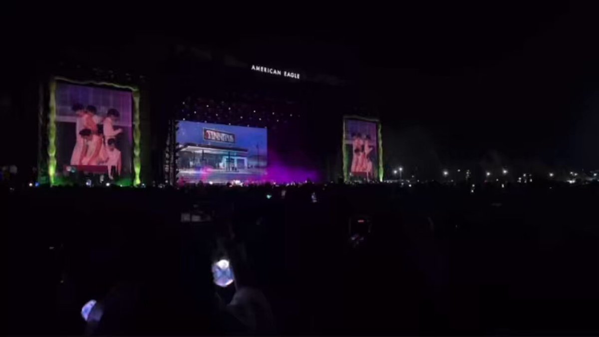 tinnitus is not a title track, it doesn’t have a music video, it doesn’t even have a performance video and yet a 110k crowd is screaming the intro, a real organic hit TXT HEADLINING AXE CEREMONIA #TXTinvadeAXEceremonia #MoAxe #MoAxeTeca #TXTinMéxico TOMORROW X TOGETHER