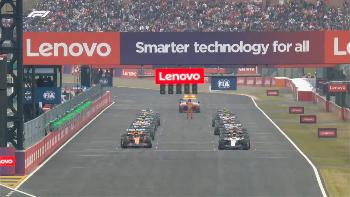 IT'S LIGHTS OUT AND AWAY WE GO! 🚦 Max Verstappen holds the lead! 🇯🇵
