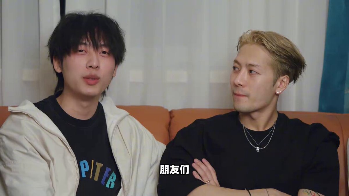 💬: How is the preparation for your new album? 🍓: It’s done 💬: How many songs will be released? Can you reveal them? 🍓: 12 songs 💬: Will every song have an MV? 🍓: No, because of limited budget. #JacksonWang