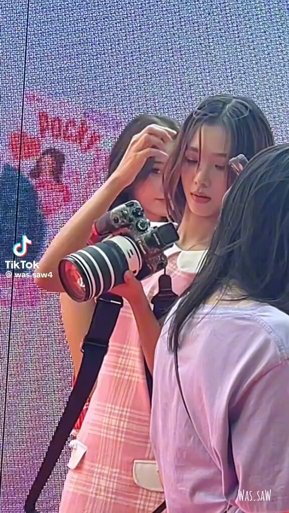 ไม่ค่อยได้เห็นพี่น้ำตาลมุมนี้อ้อนน้องมากอยากโอ๋มาก🥺🫳🏼