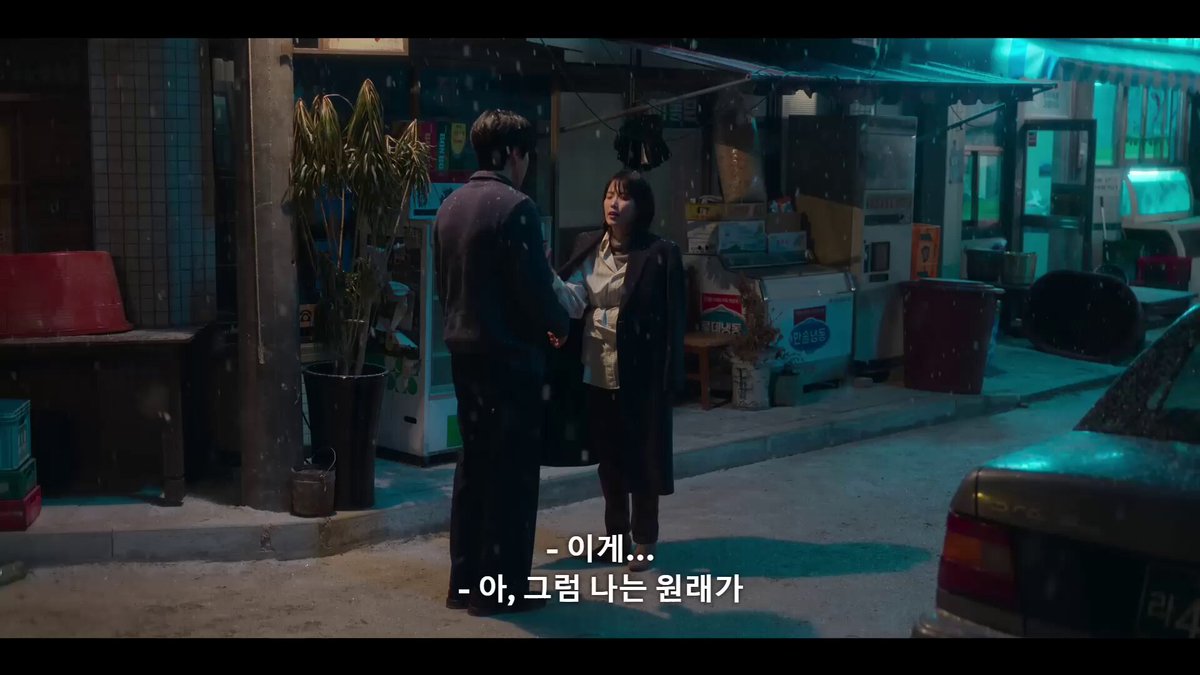 아이유 특기 1대사 2가지 톤 찰지게 말아주기 만월 : 그럼 내가 😑‘아니? 저건 오백년 짜리 별이야’ 이러겠니? 🥺‘아 징쨔~?’ 이러겠지 쯧 금명 : 아 그럼 나는 원래가 알랑방구쟁이라 어머님한테 😑‘어머님‘ 안 그러고 😆‘어머니~’ 하는 거 같애? #호텔델루나 #폭싹속았수다 #아이유