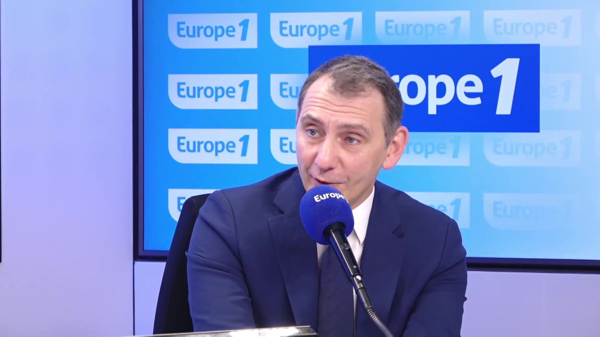 "Plus d’un tiers des Français veulent que Marine Le Pen soit la prochaine présidente de la République. Elle a tissé un lien très fort avec les Français depuis 30 ans." Laurent Jacobelli avec Lénaïg Monier