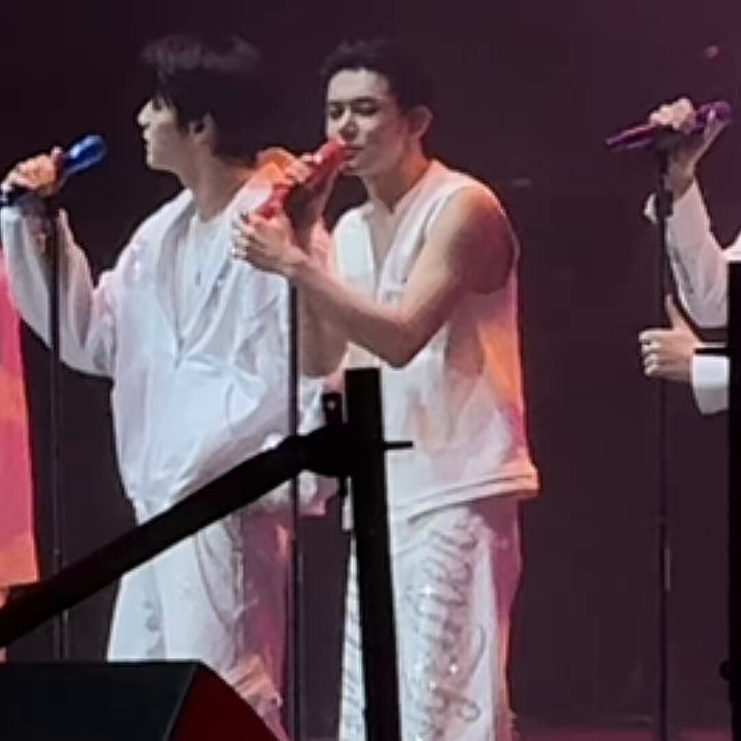 eres para mi (you are for me) — eng trans 🦊🐰 part 🦊 we seem so old, time, mmh, do you want more time? 🦊 look at my skin, don’t you see what i feel? 🦊 you are for me, i am for you 🦊 the wind told me with a soft little breeze 🐰 and i know you’re afraid, and it’s not a good time for you 🦊 (for me, for me) 🐰 and for this thing that keeps happening to us