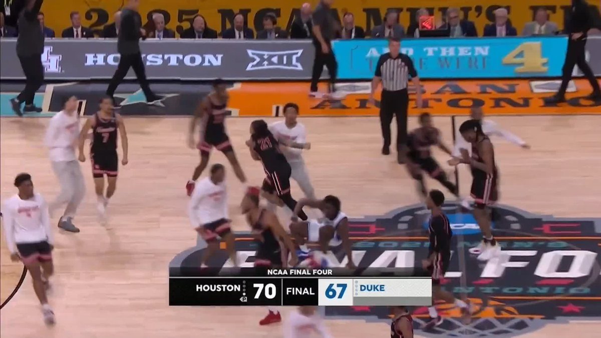 The ending to this one 🥵 Those celebrations from Houston after beating Duke! 😲
