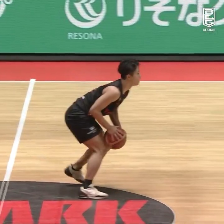 ロゴから放ったボールは...😳 大倉颯太 Sota Okura アルバルク東京【ALVARKTOKYO】 #Bリーグ #りそなグループ
