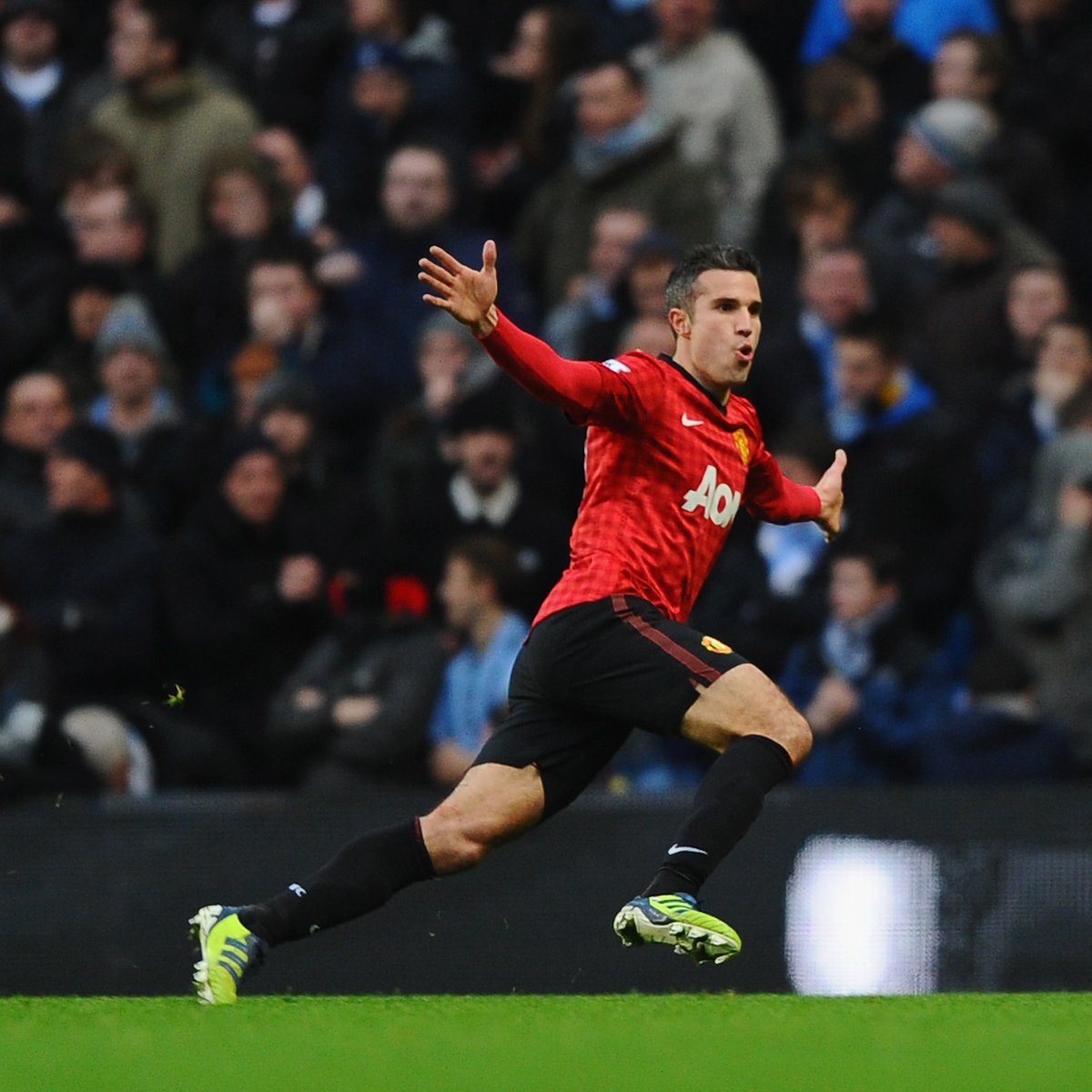 "Van Persie then... In stoppage time... in his first Manchester derby..." ๐๐ณ๐ฑ
