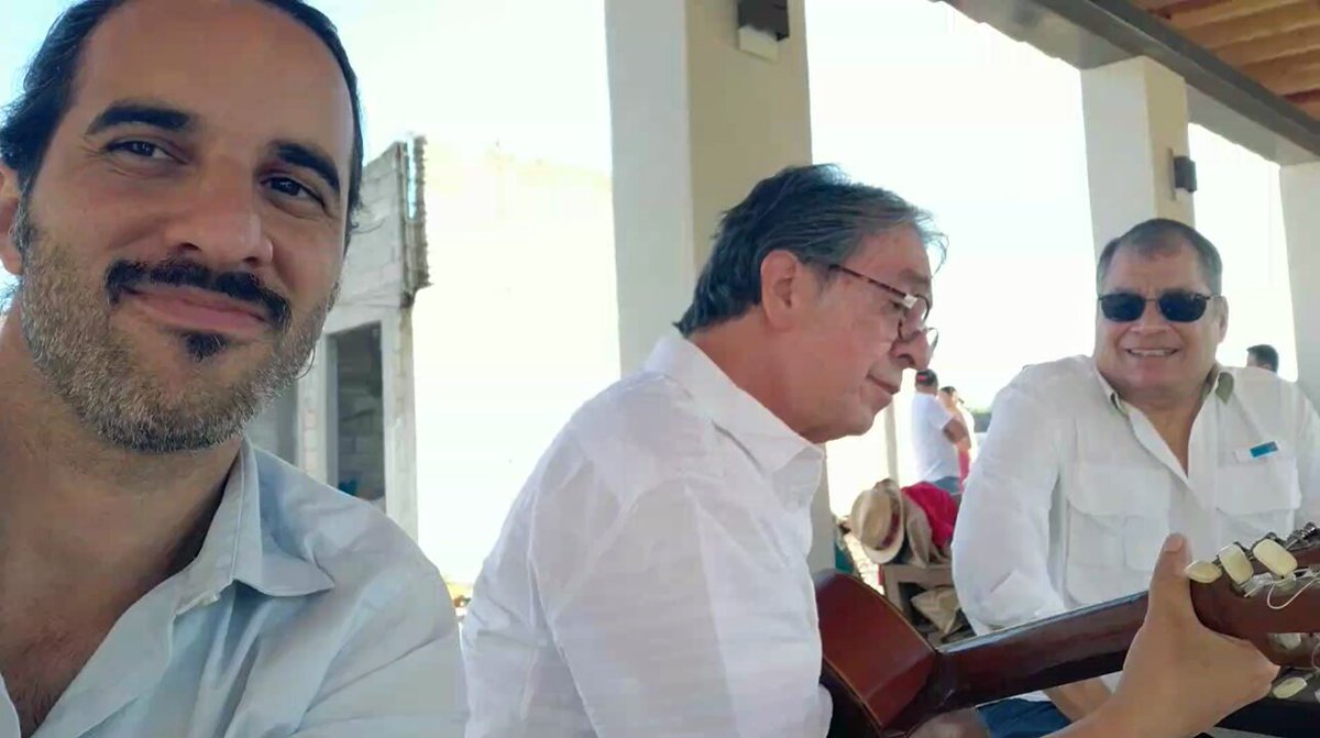JAMÁS he conocido a alguien que ame más a Ecuador que Rafael Correa. Felíz vuelta al Sol y excelente día °•● LA MEJOR DE LAS ENERGÍAS*