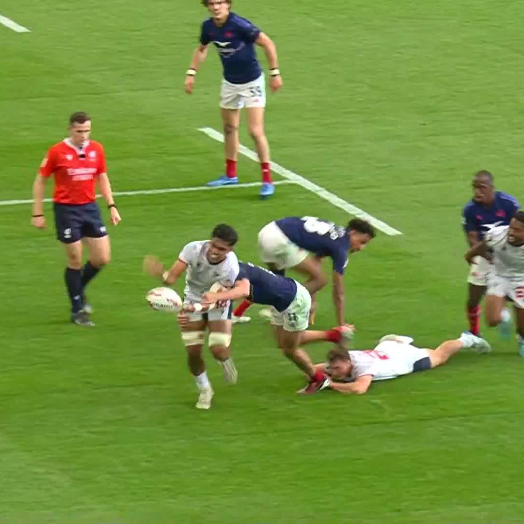 What a finish 🏁 Benjamin Broselle secures the win for USA Rugby 🇺🇸 #HSBCSVNS | #HSBCSVNSSGP