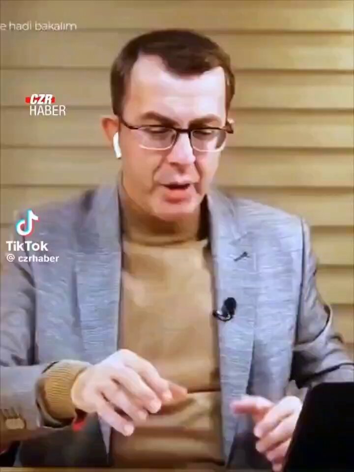 Özgür Özel, CHP'ye Kayyum atanma ihtimâline karşı CHP'yi olağanüstü kurultaya götürdü. Yine kuru gürültü, yine boş vaadler ve yine yalanlar... Aşağıdki sorular ise yine cevapsız... Tevfik Göksu Özgür Özel Faik Öztırak #hükümetstifa Ediz Hun Patladı #öldü Sinan Engin Portekizce