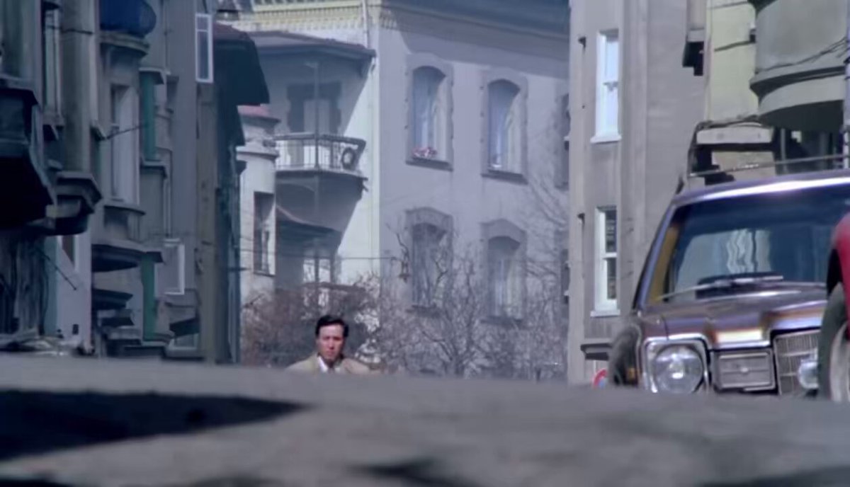 Kemal Sunal’ın başrolde olduğu 1987 yapımı “Kiracı” filminden bir kesit: