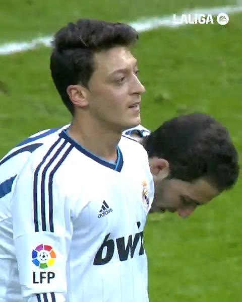 🪄 El mago de ÖZ. 🤍🔙 #TalDíaComoHoy hace 1⃣2⃣ años, Mesut Özil hacía este doblete saliendo desde el banquillo en #LALIGAEASPORTS. #LALIGAHistory