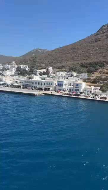 Amorgos adası greece çok az kişinin görmüş olduğunu düşünerek size özel videolar çektim bu ada Santorini 🌋 yanardağının deniz altından hareketlerini çevirdiği ve geçmişte en büyük depremlerin yaşandığı bir ada ..