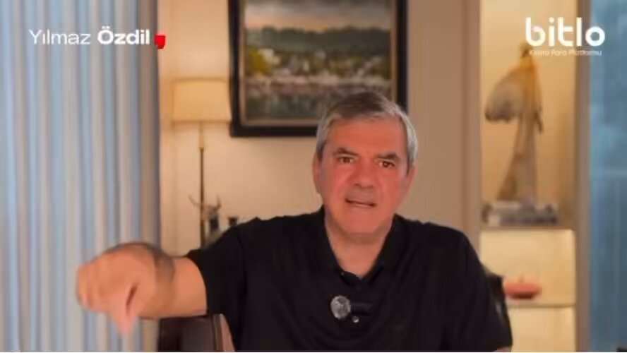 Annesinin cenazesine bile katılmasını engellediler. Şimdi de Türkiye’ye dönmesin diye her yolu deniyorlar. Herkes biliyor ki Sedat Peker Ergenekon’daki demirden dağlar gibi bu engelleri de eritecektir.