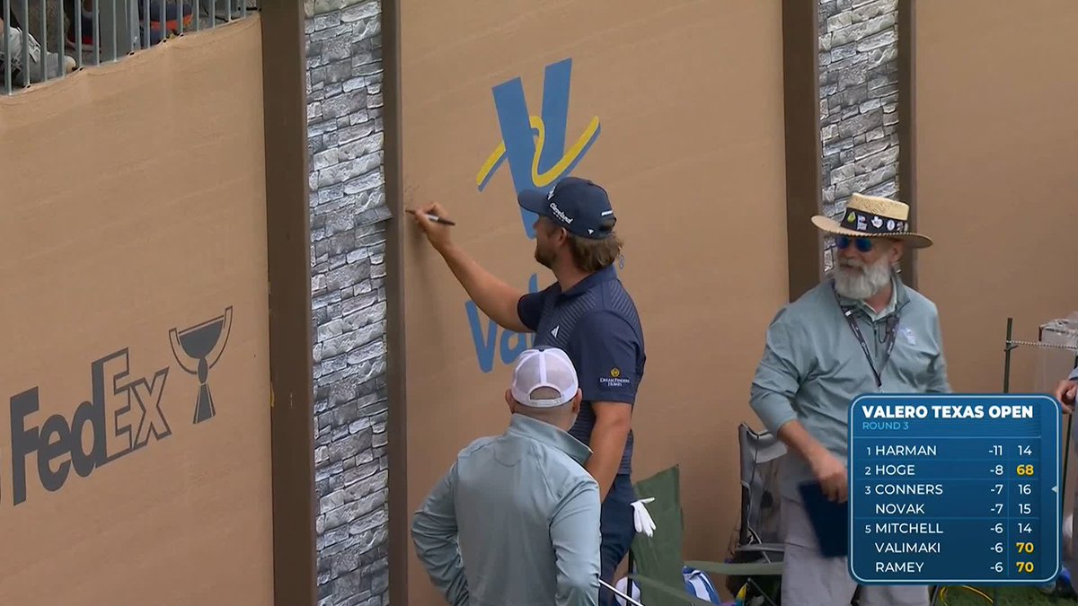 Just Andrew Novak signing the Grandstand after getting a lucky bounce off it from his tee shot 😅