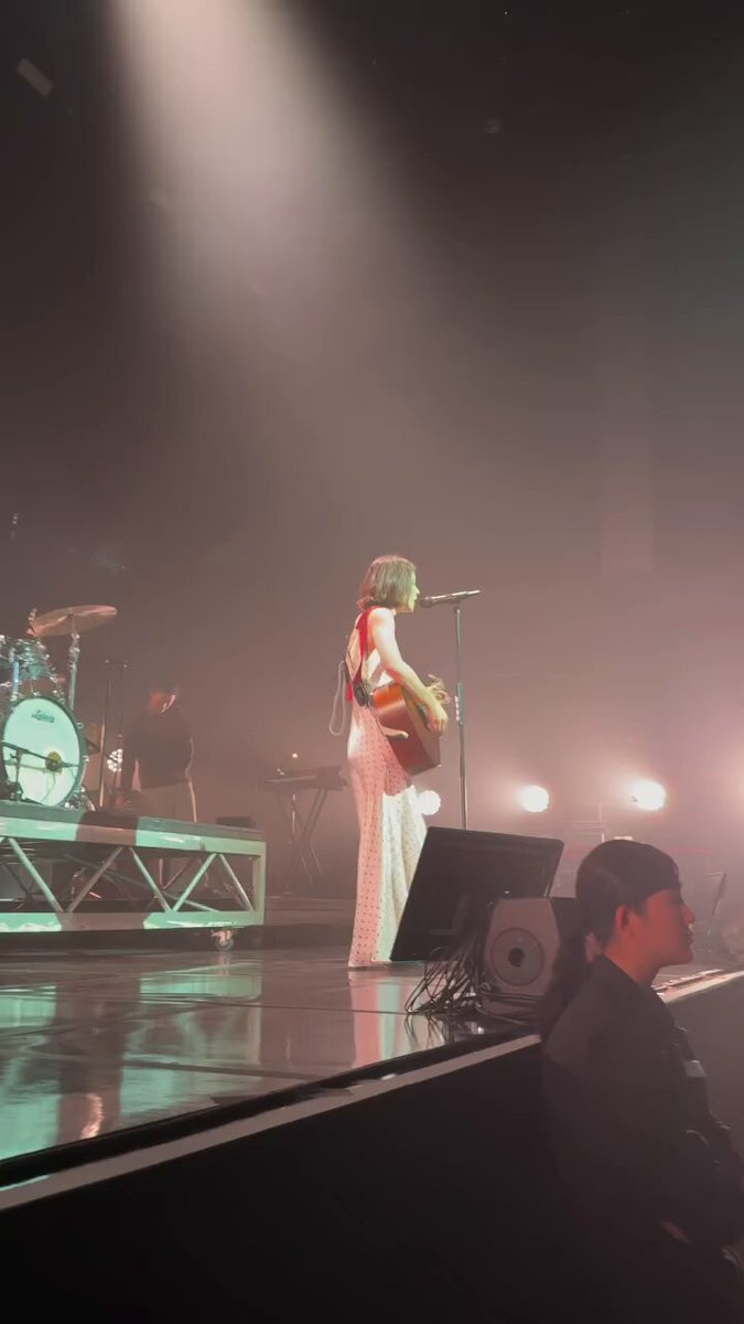 Gracie performing ‘tehe’ as tonight’s surprise song in Seoul 🤍 — 📷: gracieabrams.korea
