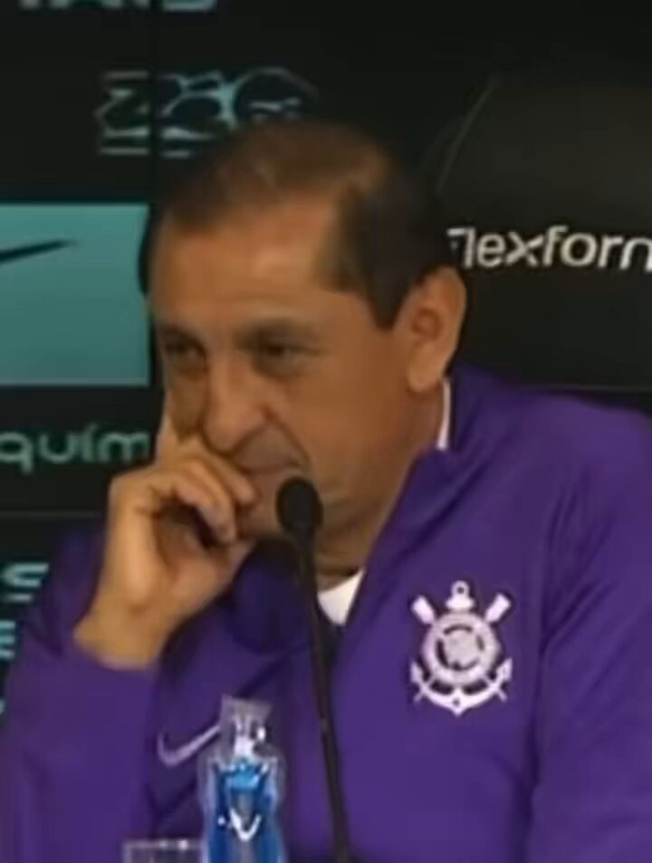 Um repórter, em uma coletiva de imprensa, tem coragem de falar isso. Sinais dos tempos. “Digno de história” = 1 campeonato paulista e uma eliminação na pré-libertadores