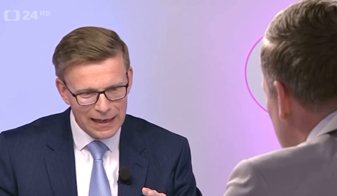 Tohle je tak roztomilé, že to nechám bez komentáře... Martin Kupka 👑 a Luděk Niedermayer 👑 musí mít už nyní svatozáře... aneb když jde do OtázkyVáclavaMoravce chytrej Turek a koktavej Havlíček, je zábava zaručena 🤭 Luděk není vidět, ale jeho "To je hodně velká nadsázka" slyšet je 😁 #díky ♥️
