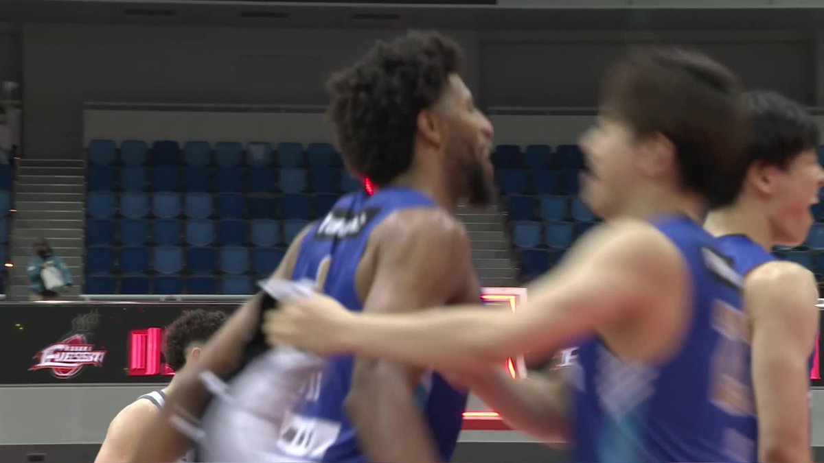 幾度となく繰り返された逆転劇。 最後は#5 ボンズ のシュートが決勝点となり大阪が京阪ダービー連勝! Matt Bonds 大阪エヴェッサ 📡バスケットLIVEで見逃し視聴 #Bリーグ #りそなグループ
