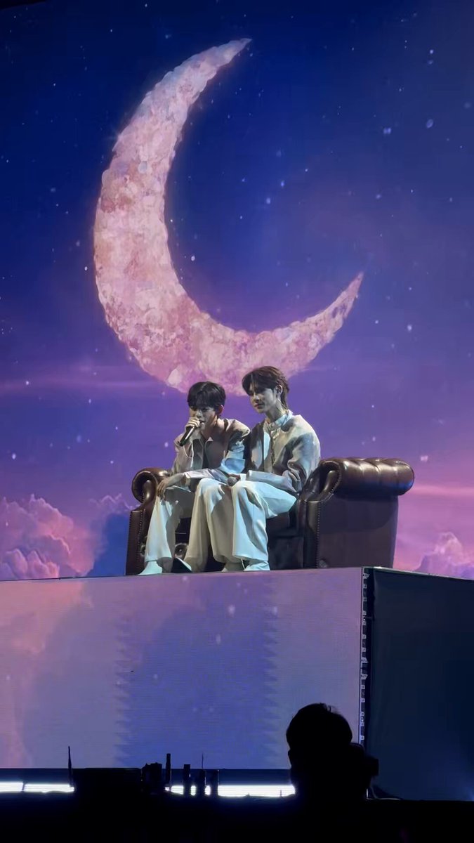 𝑾𝒉𝒂𝒕'𝒔 𝒐𝒏 𝒚𝒐𝒖𝒓 𝒔𝒌𝒚 ? “Your Sky Fanmeet” 🌥 💕 เพลง “ใกล้ใจ” โดย “ป๋อ” porsuppakarn และ “ตี๋ตี๋” 2Tee YOUR SKY FM IN THAILAND #YourSkyFanmeet