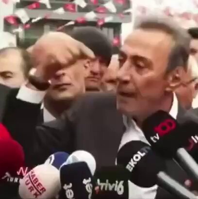 İBB başkanı ve cumhurbaşkanı adayımız Ekrem İmamoğlu tutuklanmış tek kelam yok Diploması iptal edilmiş yine ses yok Ülke ayağa kalkmış ortada yok 301 öğrenci tutuklanmış yine bir tepki yok Gelmiş amiyane tabirle artistlik yapıyor! Gerçi işi de bu