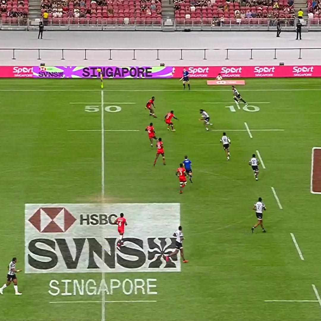 What a way to finish the first half ๐ Nygel Amaitsa scores the first points of the game for Kenya Rugby ๐ฐ๐ช #HSBCSVNS | #HSBCSVNSSGP