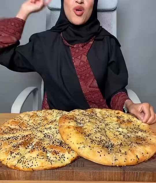 خلص رمضان ورجعت المفجوعة هذه تأكل الأخضر واليابس بدون ما تشبع!🤷‍♂️معقوله