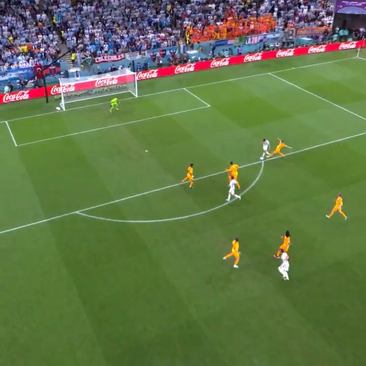 Jugada maestra entre Leo Messi y Nahuel Molina. 🧠🇦🇷 🇦🇷 Selección Argentina ⭐⭐⭐ | #CopaMundialFIFA
