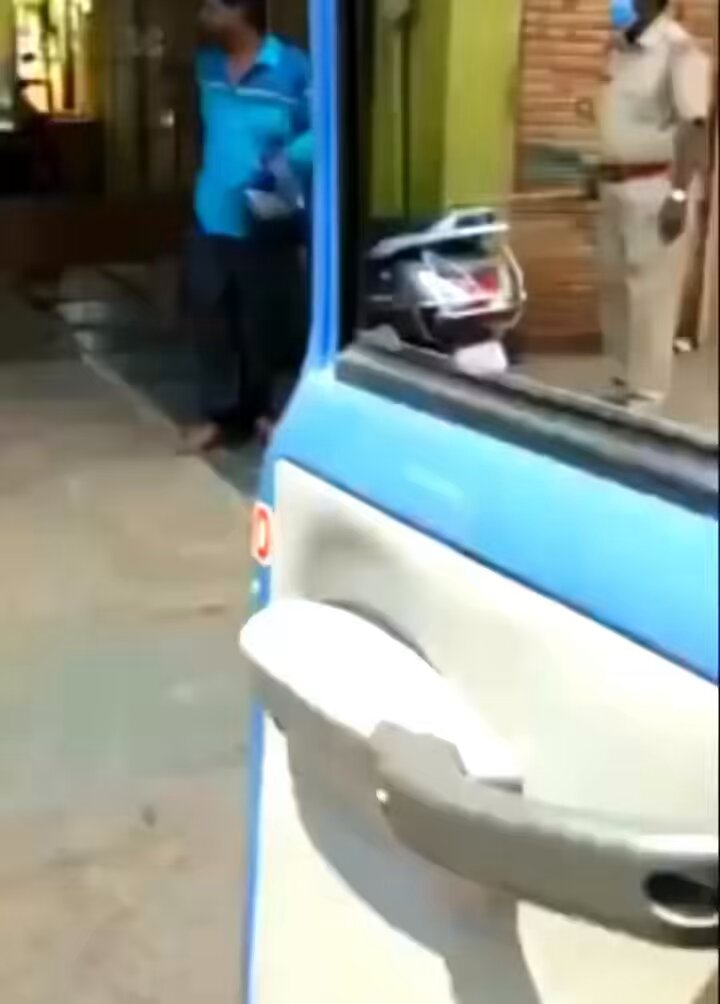 नमाज़ियों को पुलिस स्वागत करते हुए🔥🥰
