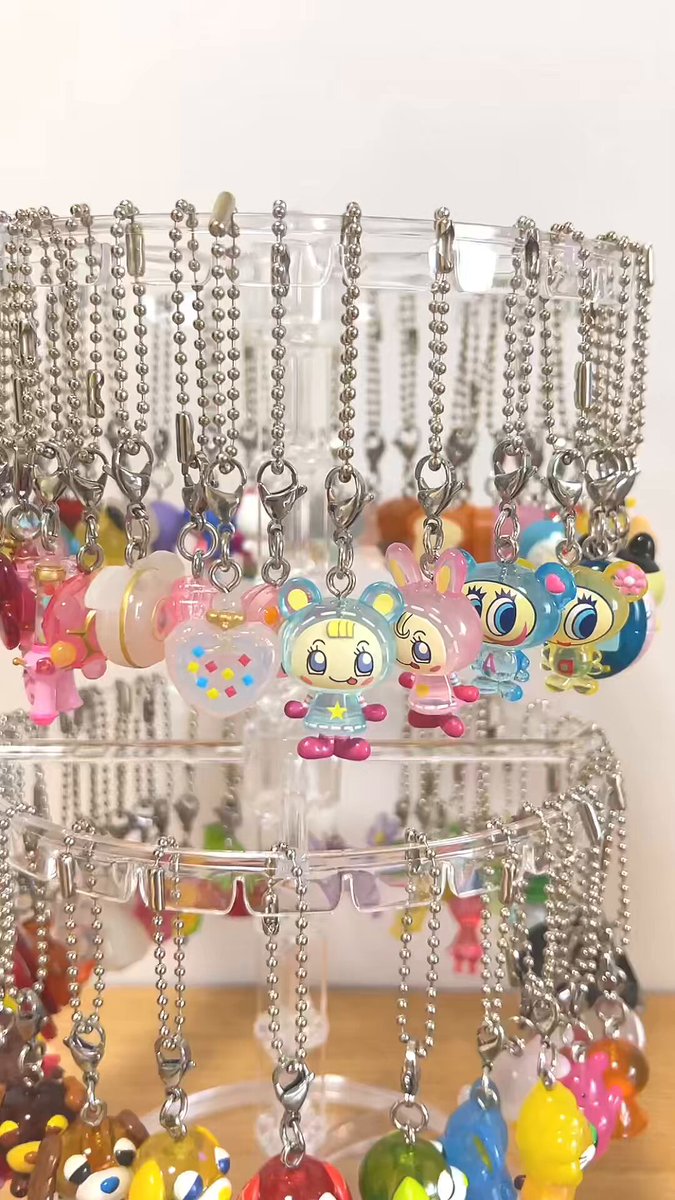 めじるしアクセサリーの収納 アクセサリースタンドはくるくる回せる