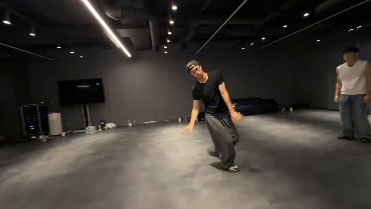JONGIN PRACTICING DOMINO FOR KAION 😭😭😭😭😭😭😭😭😭😭