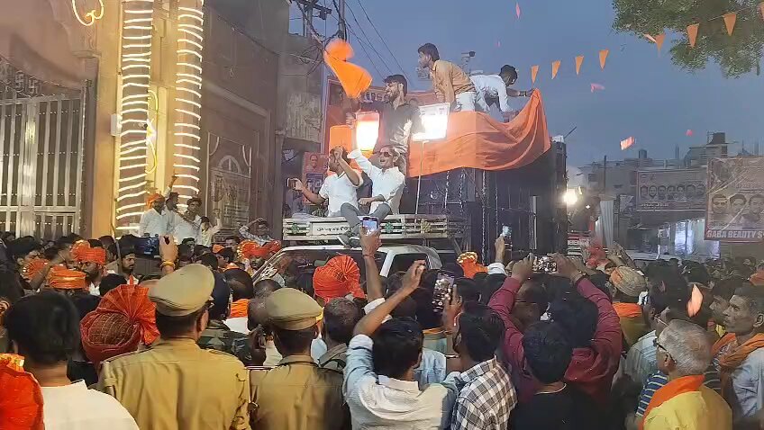 कानपुर पुलिस की सारी कवायद फेल हो गई। रामलला मंदिर से निकली मुख्य शोभायात्रा में ज्यादा साउंड बॉक्स इस्तेमाल किए गए। #Kanpur #RamNavami2025 #RamNavmi NBT Lucknow
