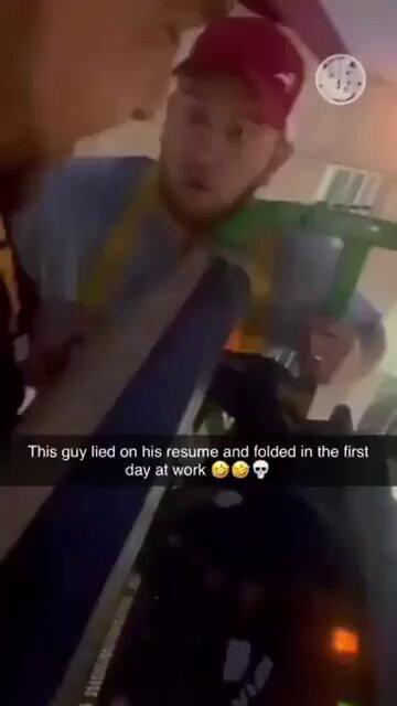 This Guy lied on his resume and folded in the first day at work 😂😭