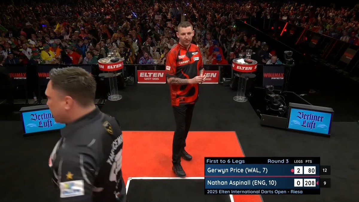 148 FROM THE ASP! A 148 checkout from Nathan Aspinall gets him on the board and he trails Price 2-1. 📺 #ET3