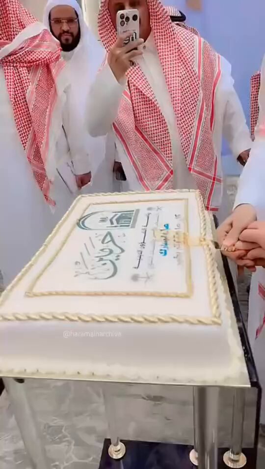 VIDEO: President Sheikh Sudais and Sheikh Yasir Dawsary attend event celebrating Eid Al Fitr with the employees of the Two Holy Mosques