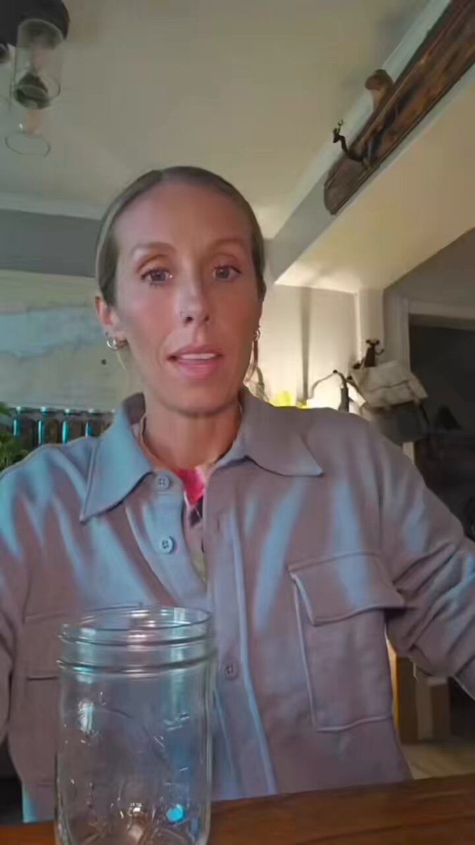 Why you can drink raw milk after it has expired but can't drink expired pasteurized milk ⬇️ Fascinating stuff!