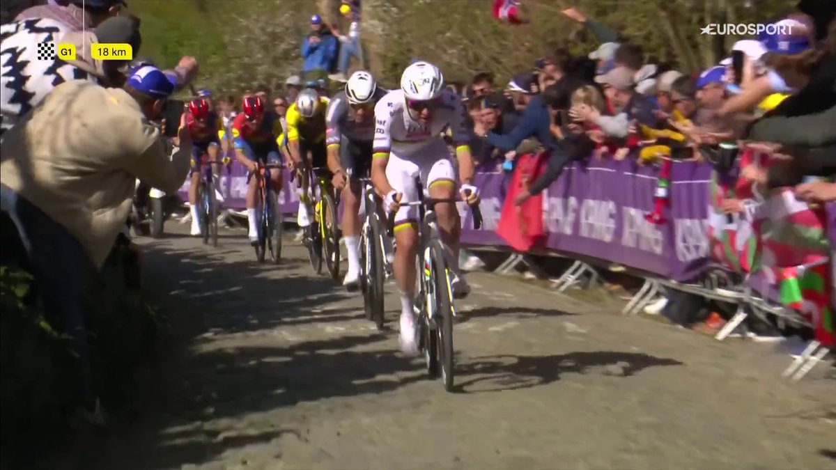 Pues ya tenemos uno de los momentos ciclistas de la temporada. El ataque definitivo de Pogačar en un Flandes legendario. Ha hecho todo tipo de burradas, pero la carrera de hoy para mí es una de las más bestias de su carrera, por el nivelazo que había
